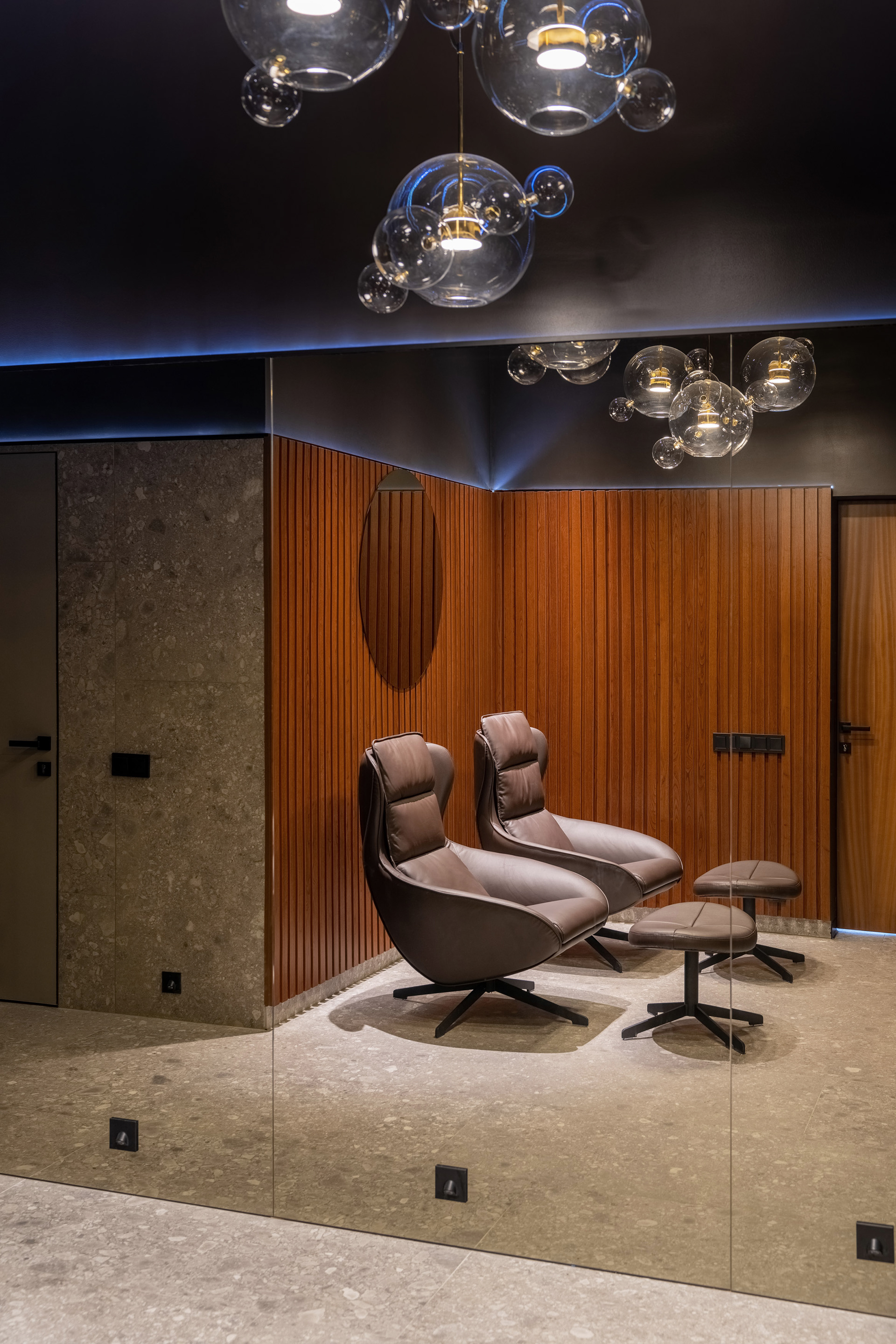 特列斯诺·普列列斯诺 第二部分

注：TELESNO PRELESTNO可能是特定的名称，由于缺乏更多背景信息，只能按音译处理 丨乌克兰丨Alexander Kornienko,Elena Kornienko-9