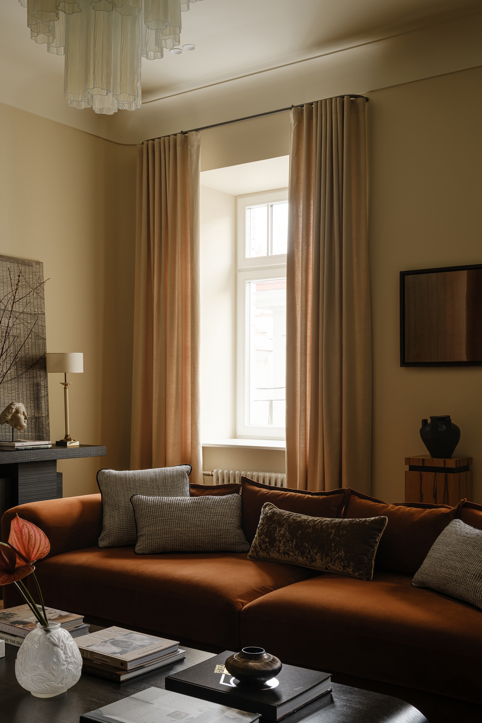 Elegant Apartment in Warm Tones : 当代设计表达丨Vera Lemeshko-5
