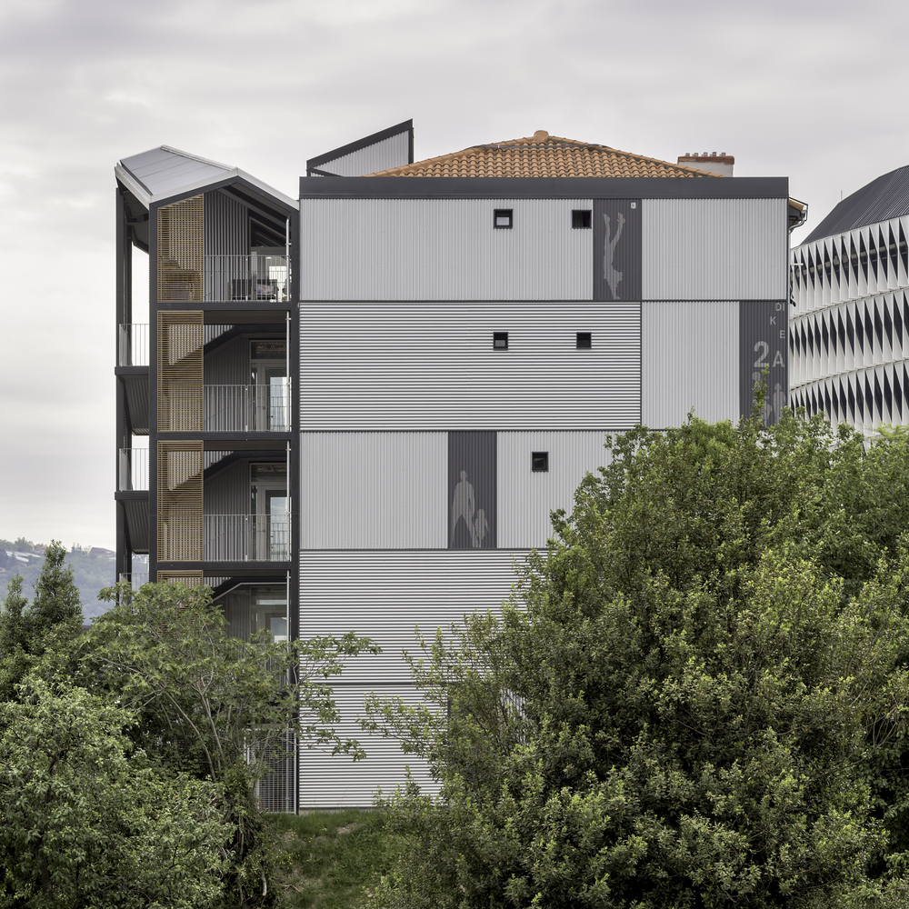 河滨重生 · 2A Dique 街老建筑翻新丨西班牙丨Behark-13