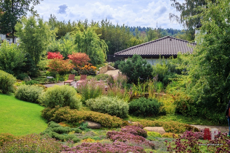 两 层 带 浴 室 和 花 园 的 现 代 风 格 木 屋 设 计-42