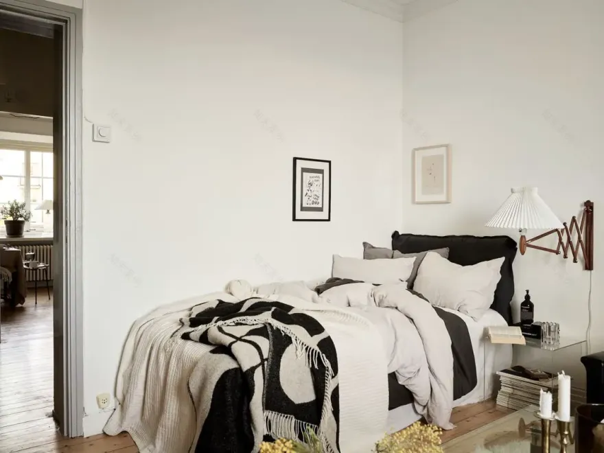 瑞典 35m2 黑白雅致工作室 | 现代而不冷淡的典范-3