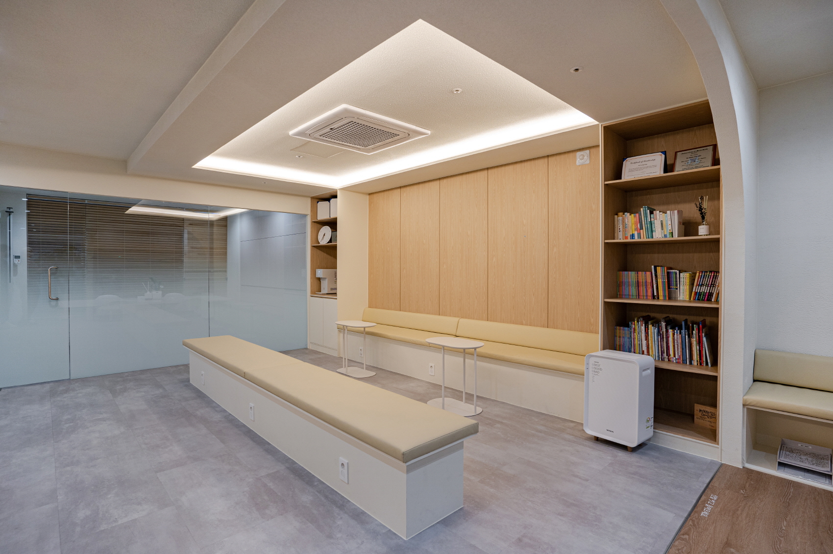 简约白色系打造儿童精神健康医学空间-5