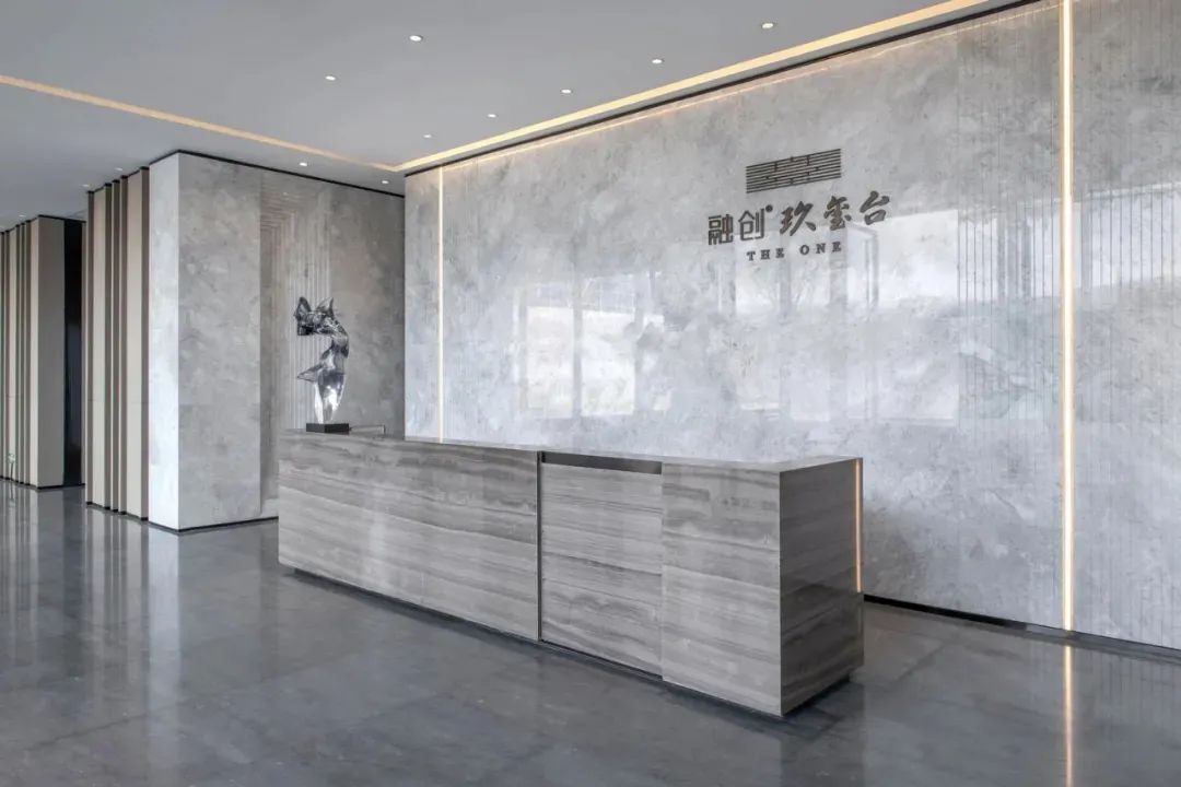 融创南昌·玖玺台销售中心 | 现代简约中的艺术与自然共生-2