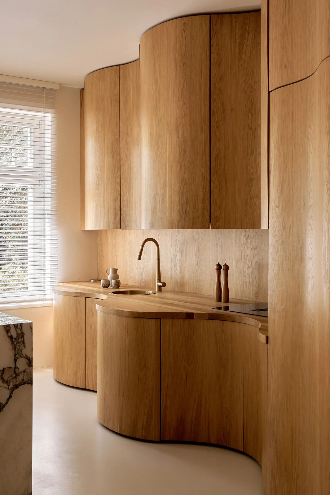 一位女子晒出75㎡的小家，仅凭一个厨房而走红，网友：太有审美了！_20250915-7