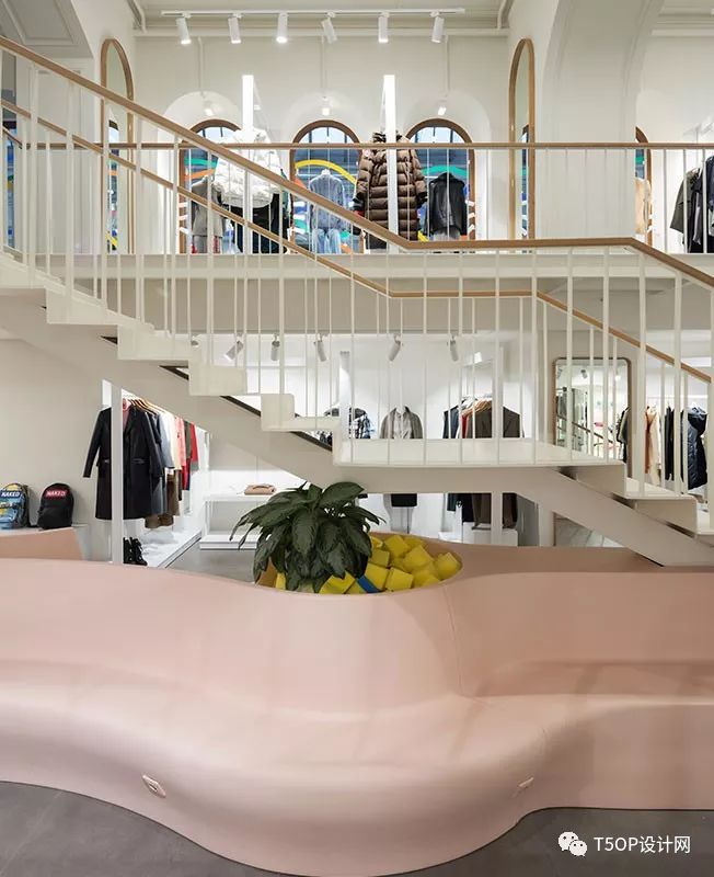 548㎡前莫斯科建筑局改造的时尚商店 | LOGIC-9