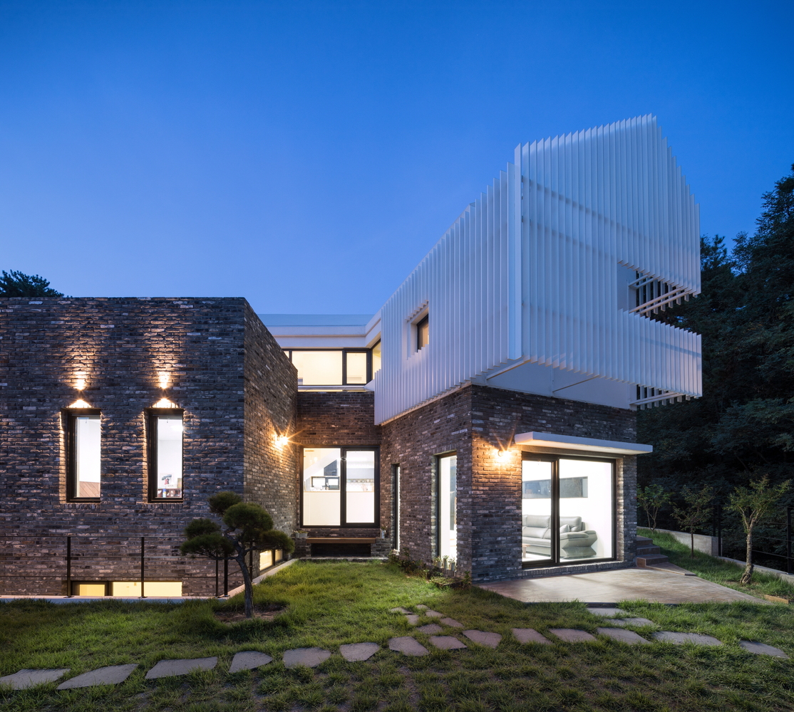 韩国乡村白色百叶窗展馆屋-26