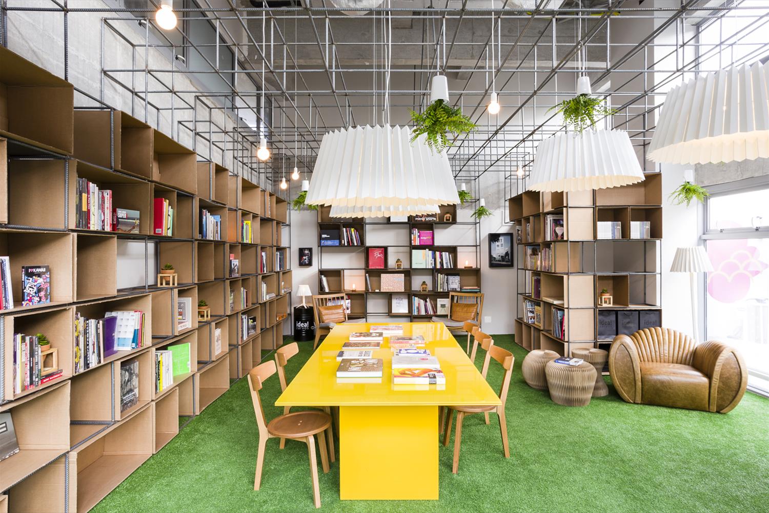 巴西 Idea!Zarvos 临时图书馆 | 钢铁书海中的文化绿洲-3