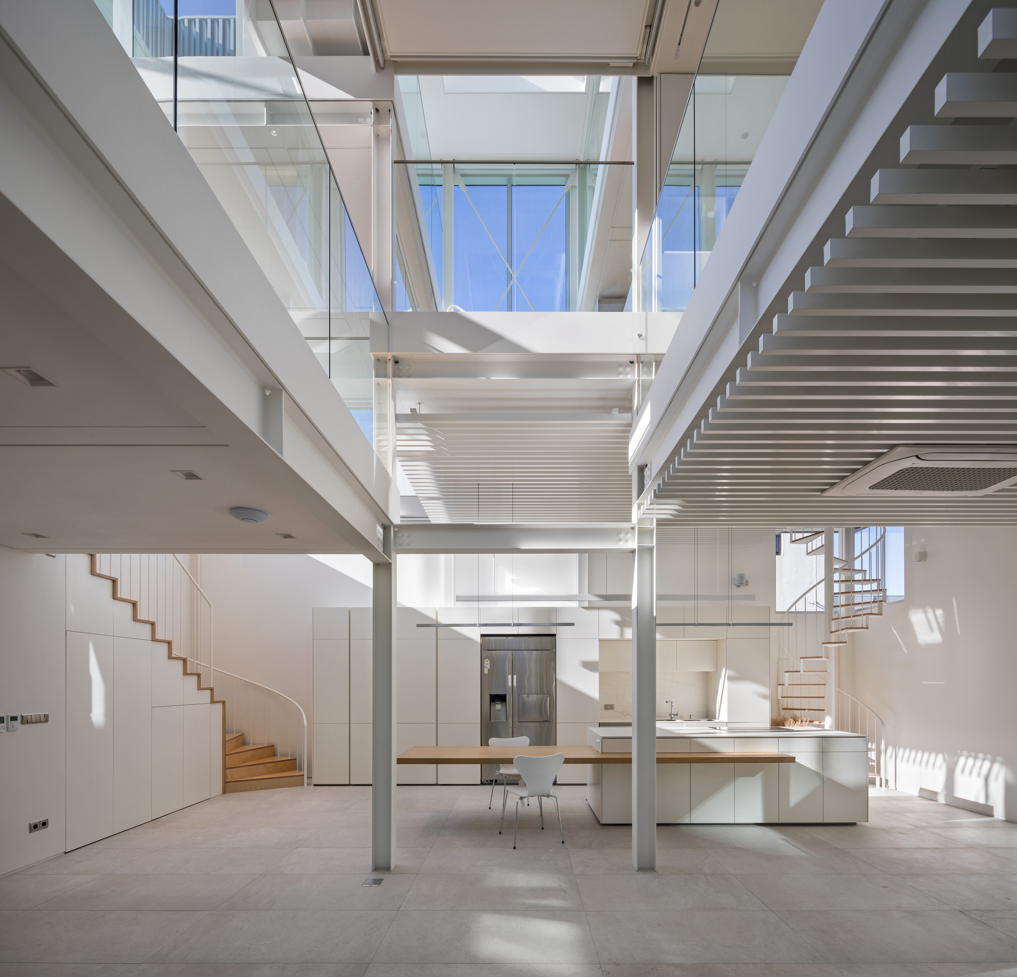 Light Hollow / YounghanChung Architects-34