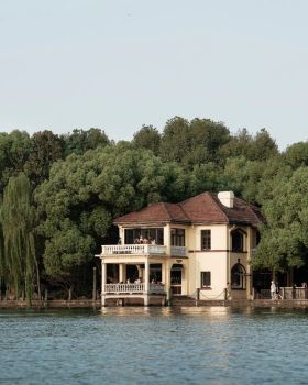FROMHER 西湖咖啡厅丨中国杭州丨F.O.G.建筑事务所