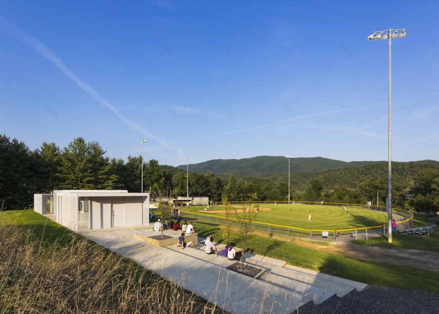 美国 Sharon Fieldhouse 房子——社区聚集的绿色建筑-25