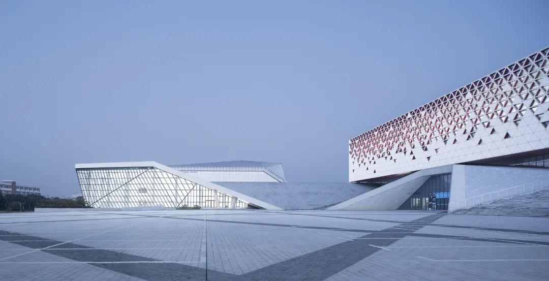 本土情感的广厦学院文体中心体育馆设计-40