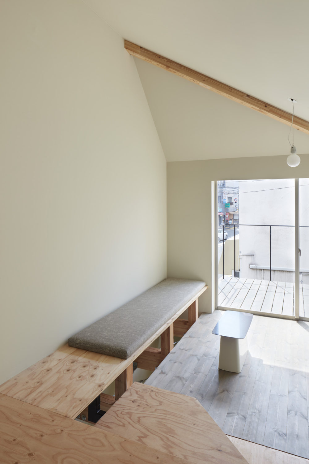 此处Naritahigashi S · sinato推测可能是人名，但sinato可能并非常见规范姓名拼写，且Naritahigashi较为少见，可能是特定外语转写或自创词，难以准确翻译，建议补充更多背景信息目前暂时无法提供准确翻译 丨日本京都丨構造寺戸巽海,照明FDS-47