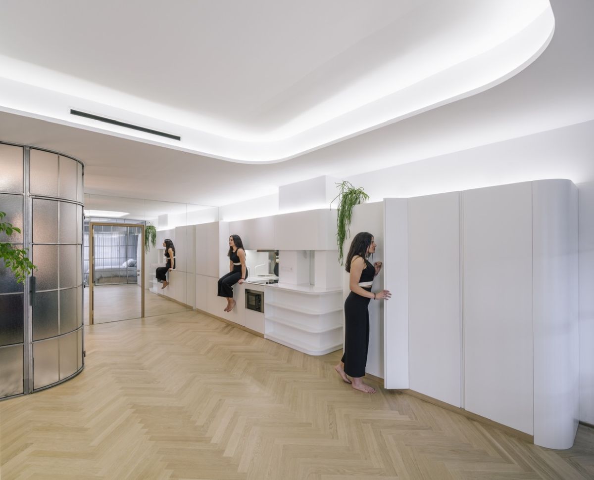 Glass Walls and Lots of Curves Distinguish Luxury Madrid Apartment Renovation-5