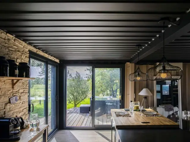 法国自学成才的建筑师用集装箱打造现代美居-4