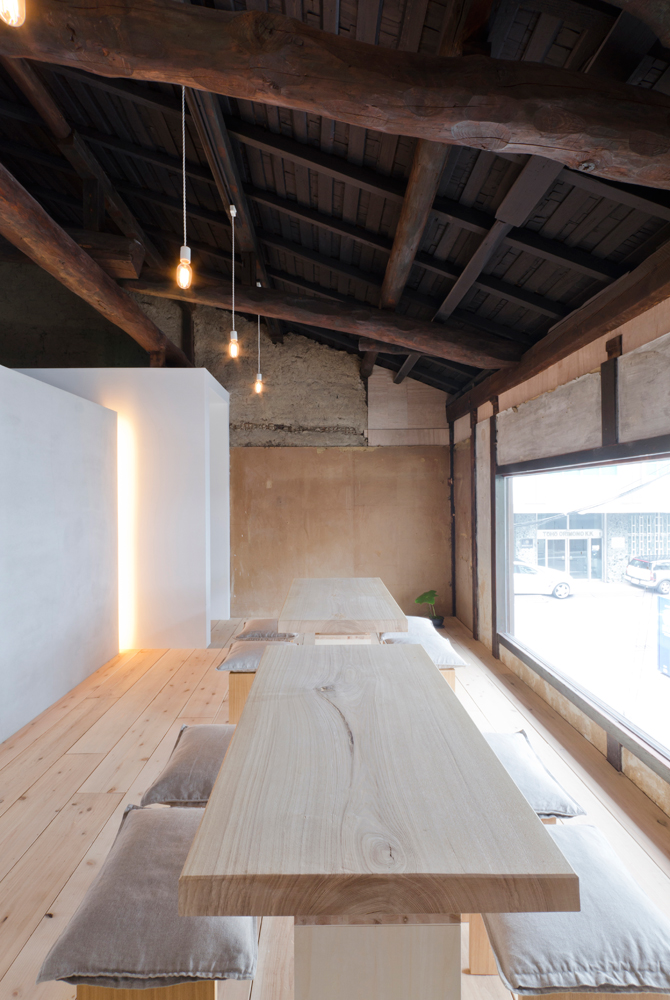 京都 AWOMB 空间 | 简约设计与旧建筑的完美融合-7