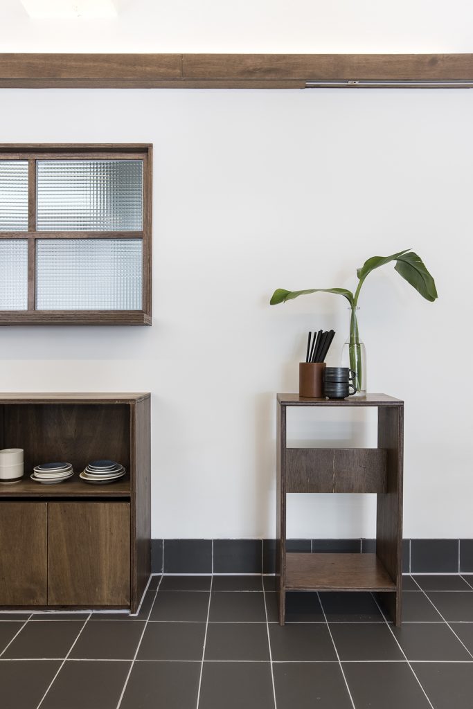 19 平米韩式小食堂，极简氛围中的温馨美食空间-8