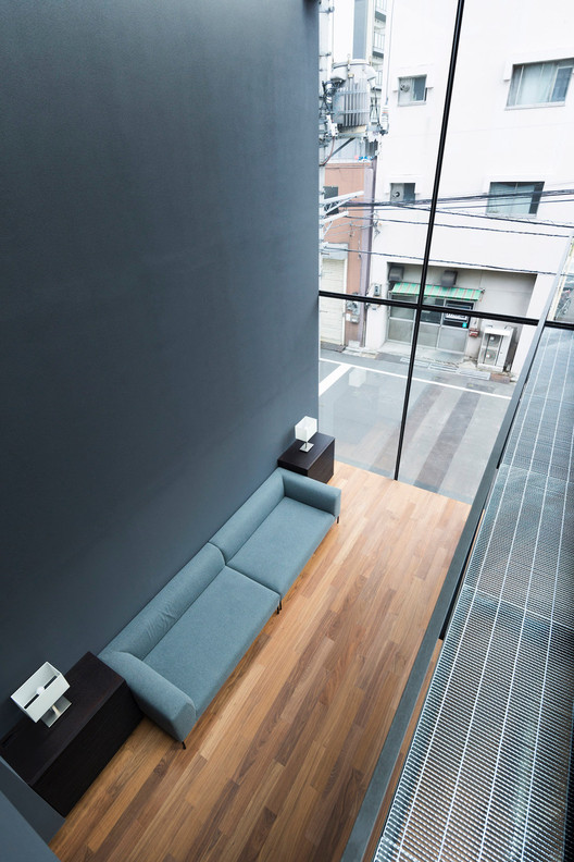 东京老城区的度假村式庭院住宅-12