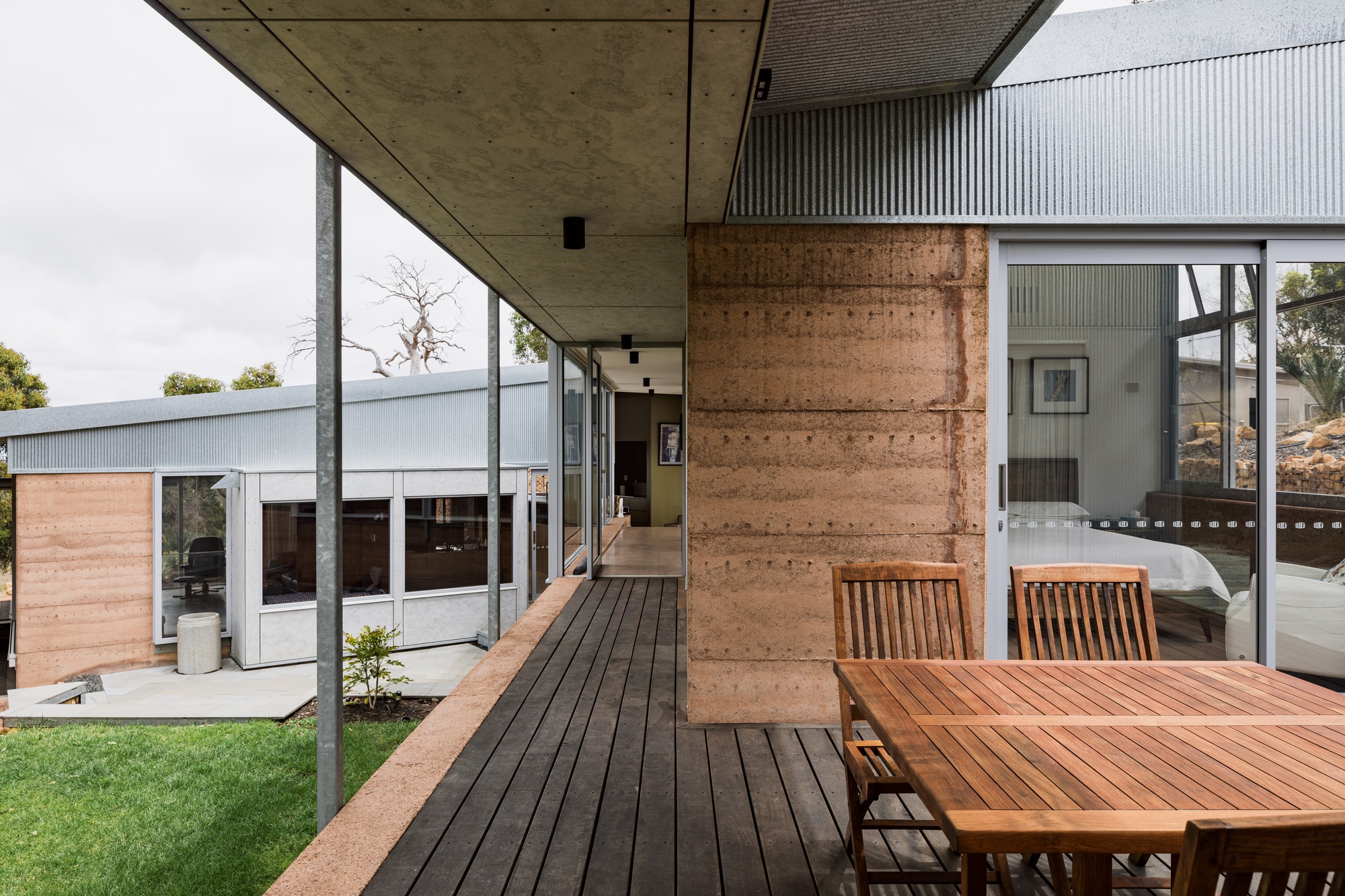 快速成交房屋交易；快速完成房屋买卖（注：Rapid Close House 不是常见标准表达，推测可能是在房产交易语境中表示快速完成房屋买卖流程，这里给出一种较合理的理解翻译） 丨Philip Stejskal Architecture-8