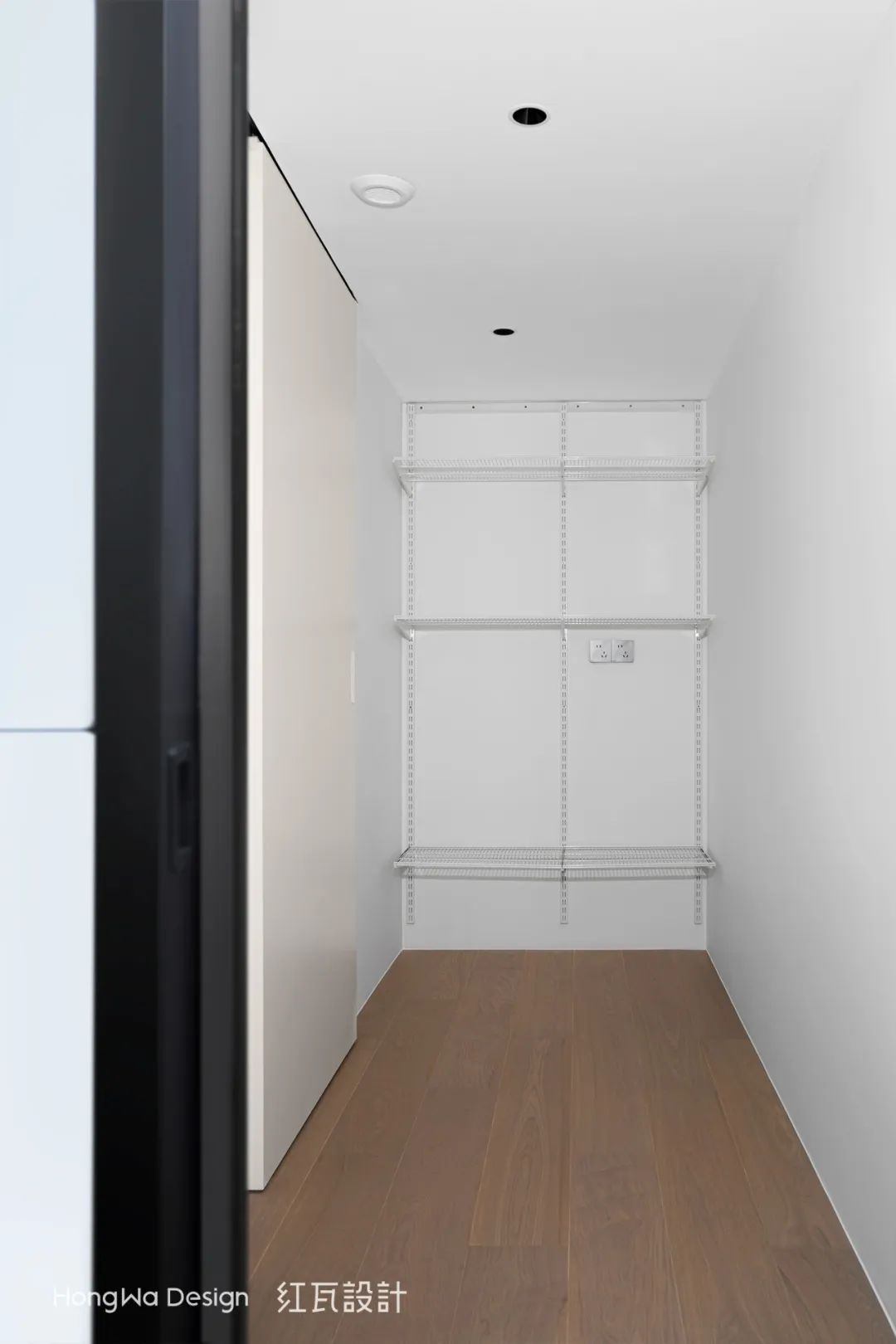 红瓦设计·实景案例丨131㎡精装改现代简约，双移门后居然暗藏玄机，这样设计多出两间房！-36