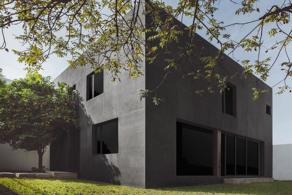 75平“黑色巨石”住宅 ︱Isauro Huizar-1