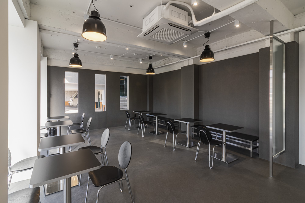 43 平小空间，打造极简白色调的咖啡馆魅力-4