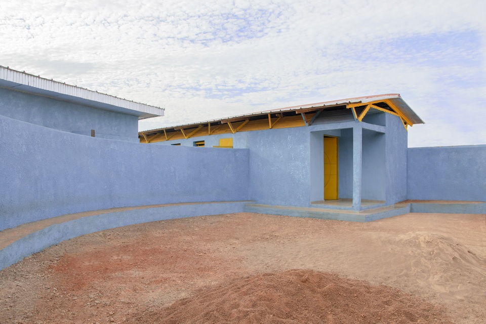 蓝色建筑 | 科特迪瓦可持续社区图书馆-12