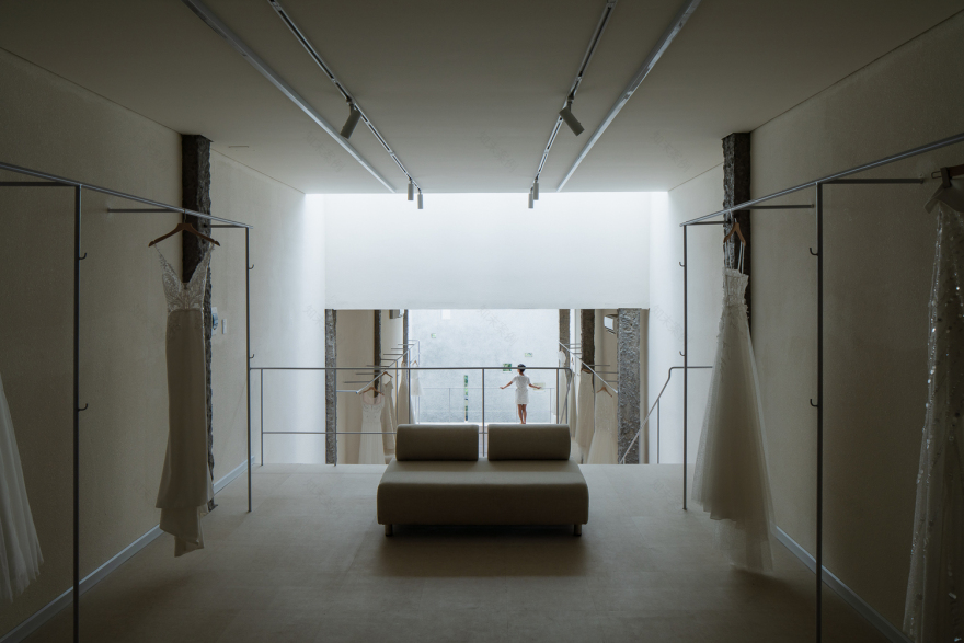 越南 Da Nang Euphoria Bridal Gallery 时尚婚纱店设计-41