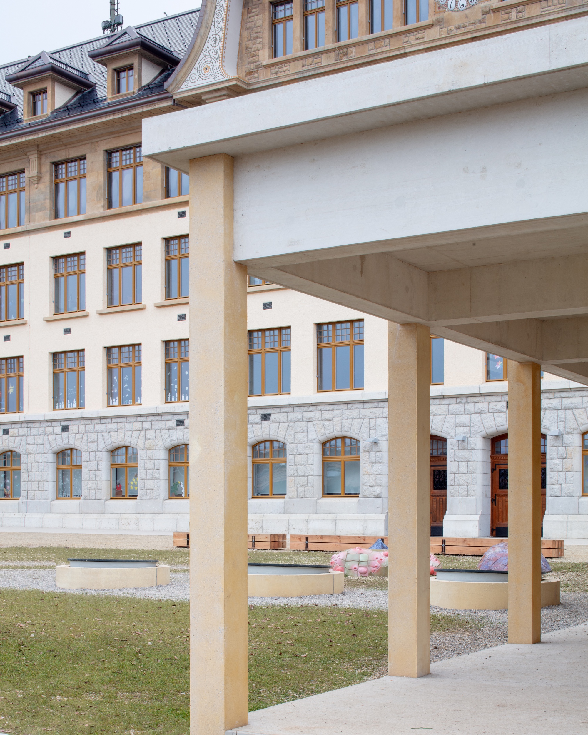 Collège des Parcs School Extension and two Sport Halls / Stoa architectes-44