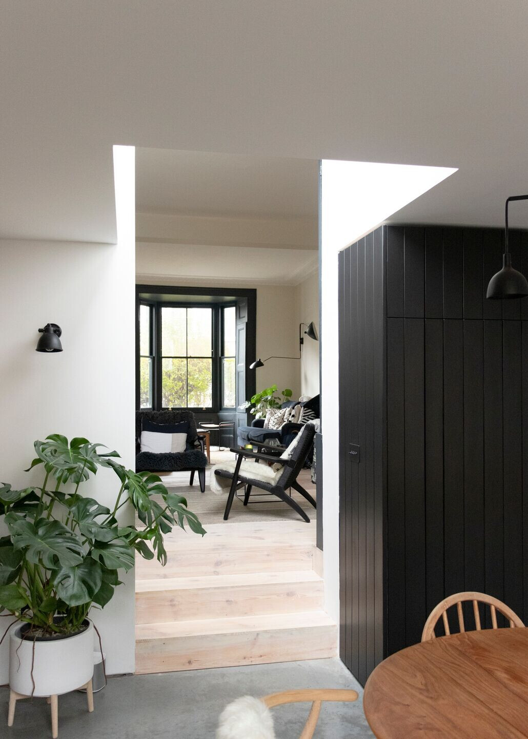 伦敦 Stoke Newington 区的焦黑木质空间丨英国伦敦丨William Tozer Associates-6