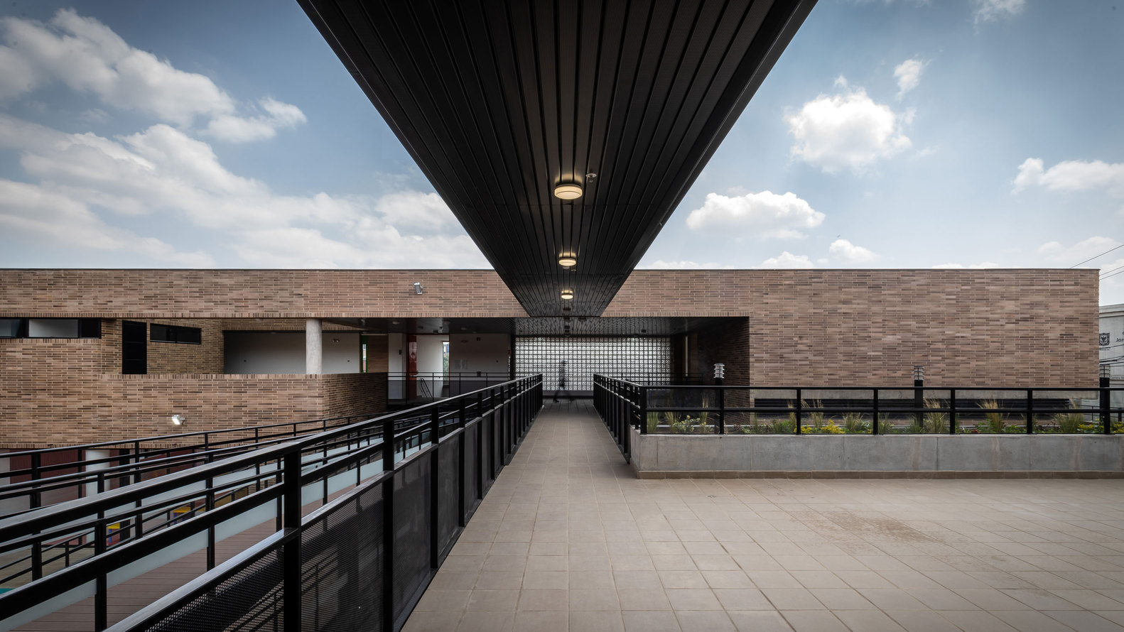 灵活空间与户外融合的哥伦比亚幼儿园设计-16