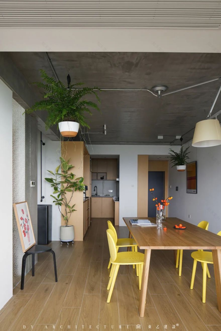 原始粗狂的混凝土裸顶遇上紧凑小三房,这酷酷的松弛感真让人着迷丨中国长沙丨東乙建设-86