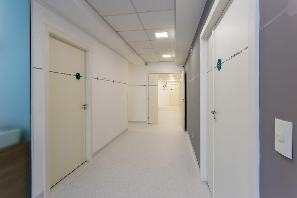 Clínica Dagostin - /STUDIOMDA - Wayfinding Design-5