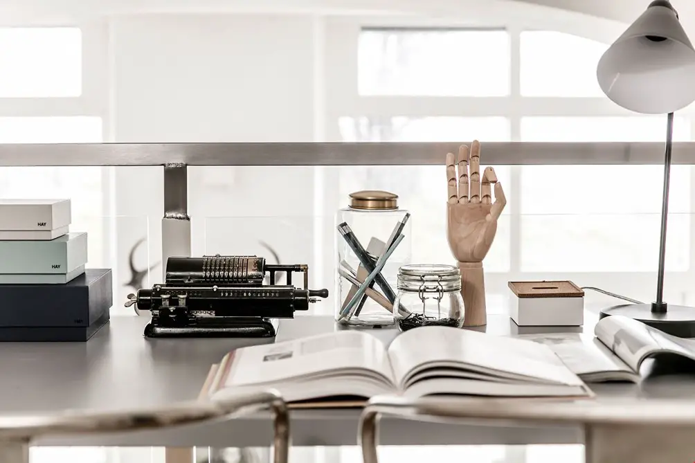 1907 年老建筑的现代重生 | 玻璃与白的完美融合-18