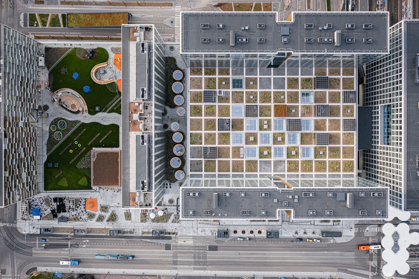 芬兰赫尔辛基 Tripla 购物中心绿色景观设计-5