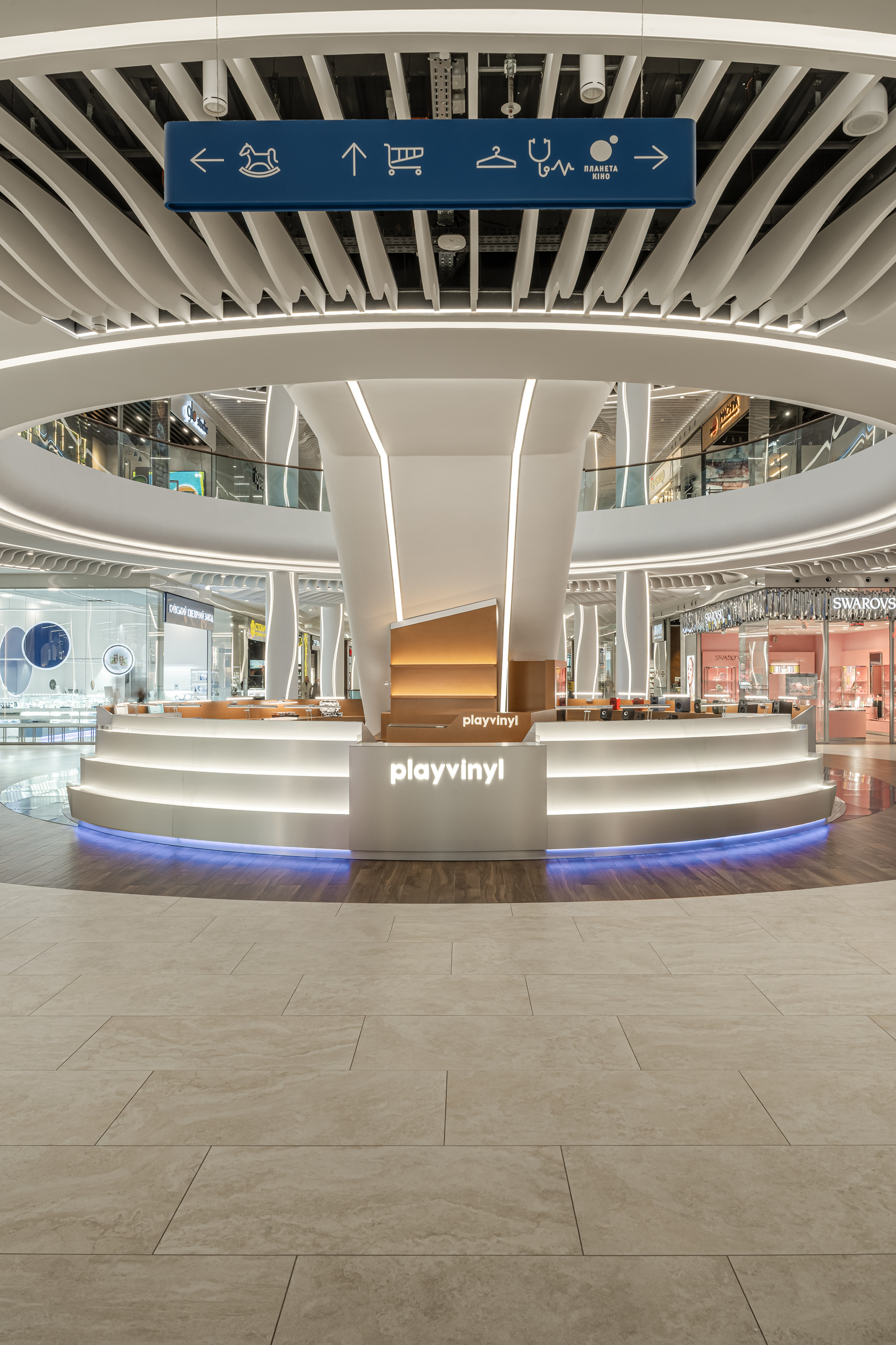 在商场播放黑胶唱片丨乌克兰基辅丨Julia Katerinych,Vitalii Sobchenko-9