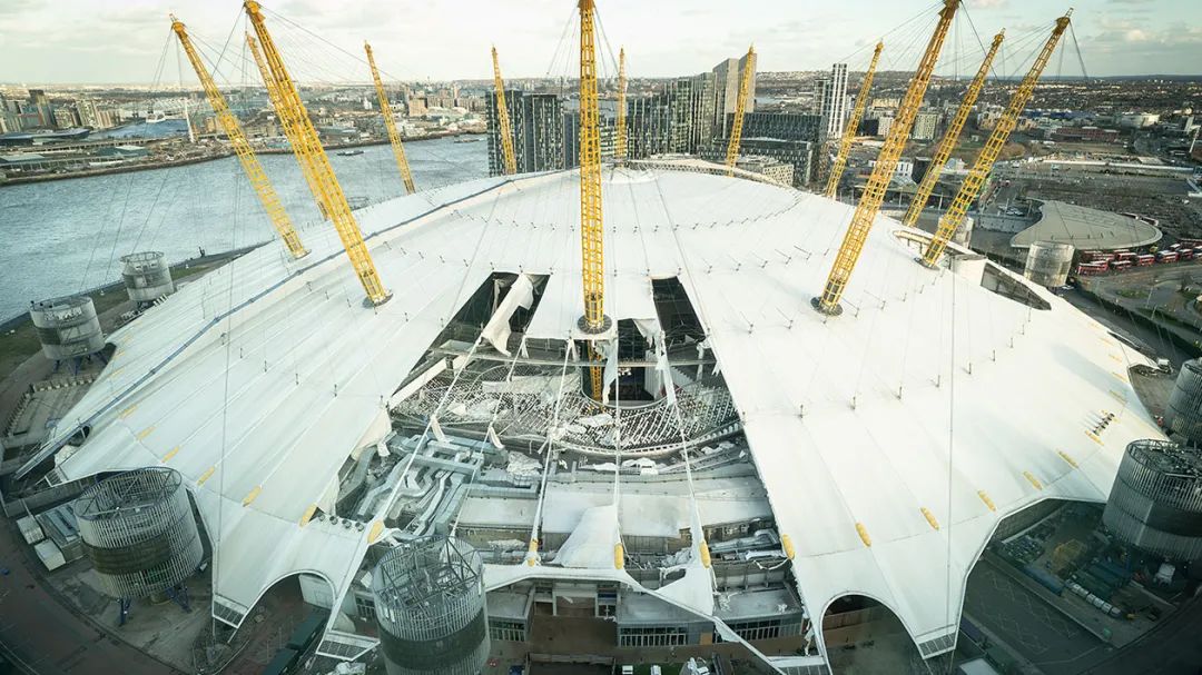 罗杰斯"千禧穹顶"被风暴撕毁！高技、高造价VS极端天气，建筑应该担责吗？-0