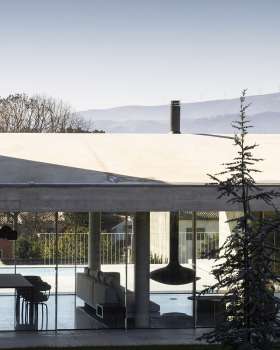 House in Vila Real  / AZO. Sequeira Arquitectos Associados