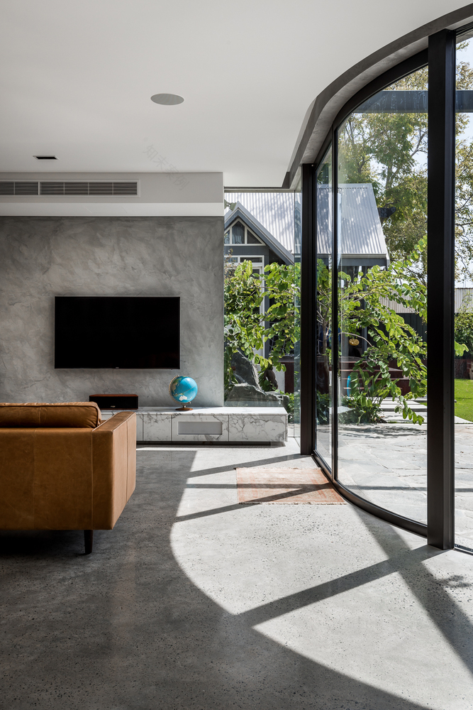 澳大利亚 Fremantle 老宅翻新,现代工业风融入温暖曲线-52