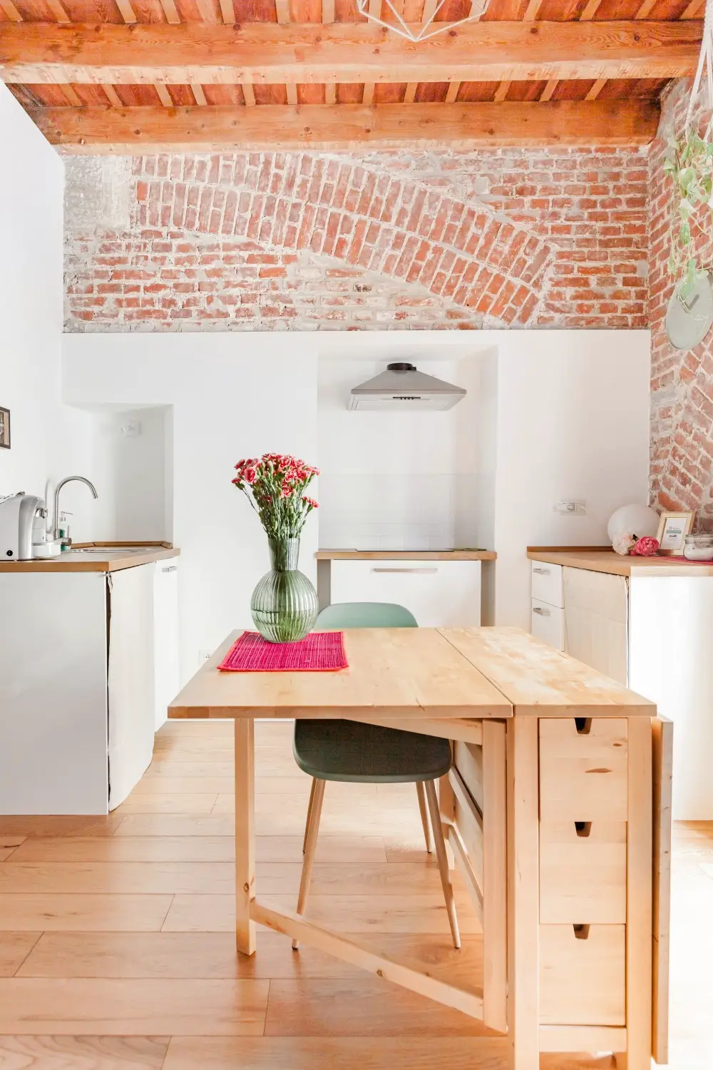 米兰时尚公寓的古砖旧梁魅力-7