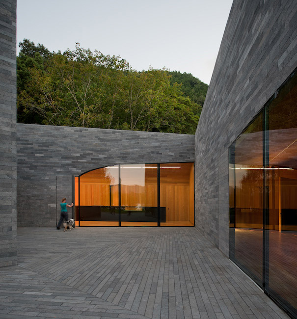 湖畔双砾,葡萄牙 / Aires Mateus-31