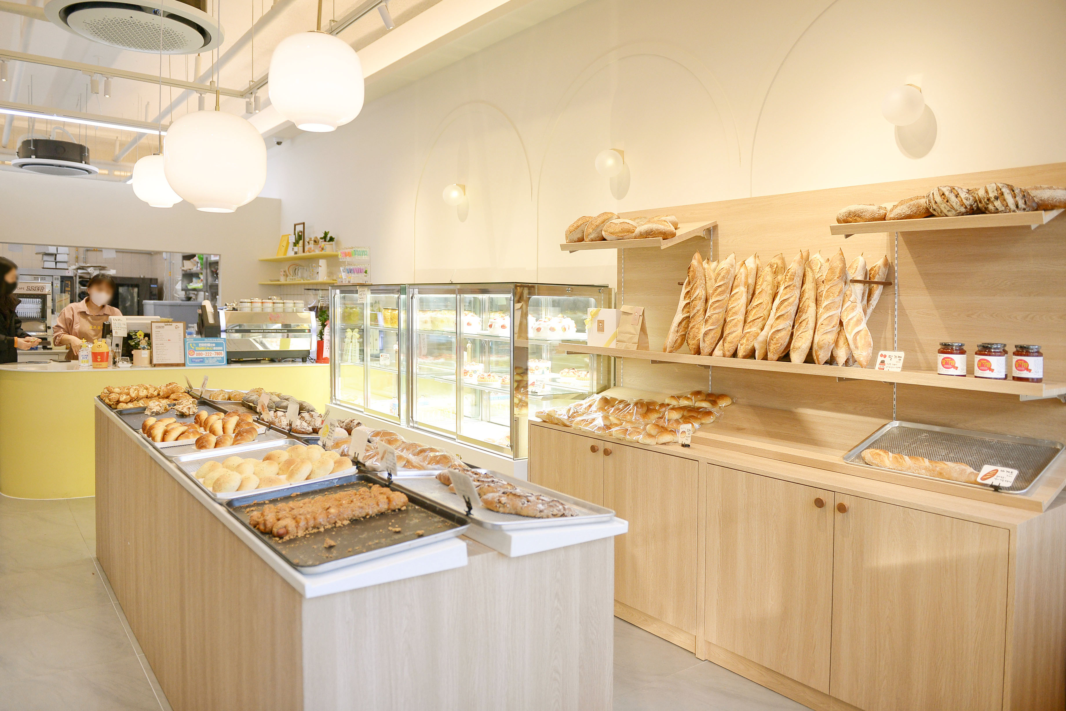 白色与木纹的绝美融合 | 22 平米小空间的无限可能-4