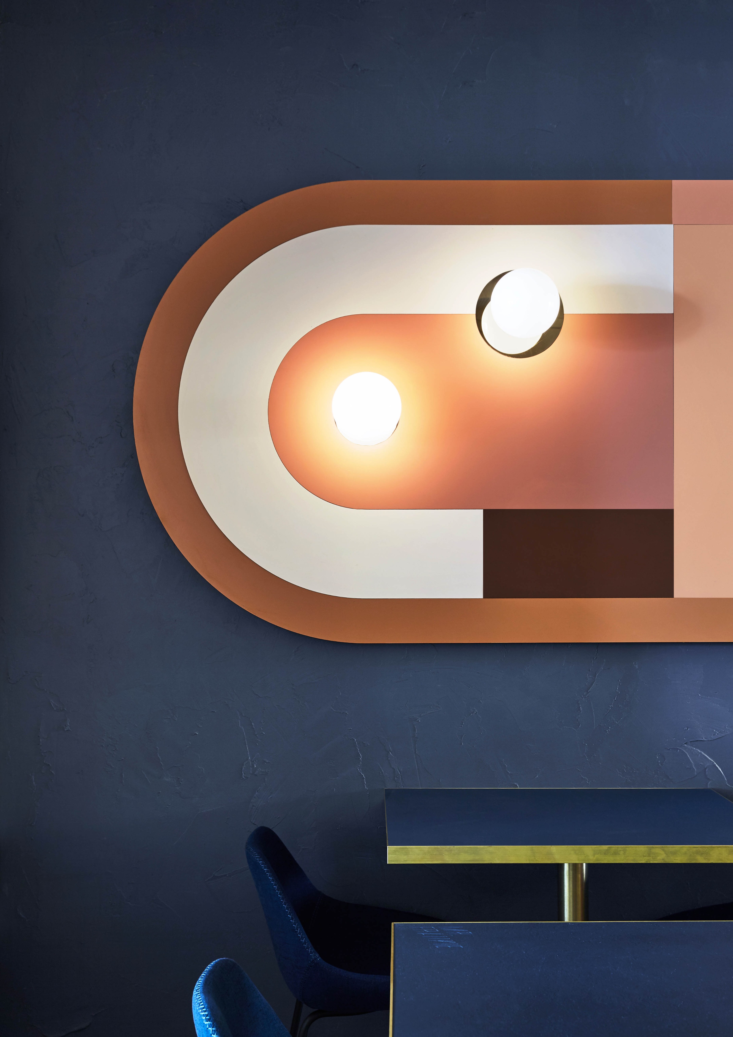 融合曲线与直线元素,打造活力与温馨并存的咖啡店空间-10