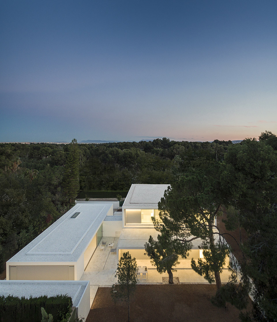 松树林之间的住宅，西班牙 / Fran Silvestre Arquitectos-11