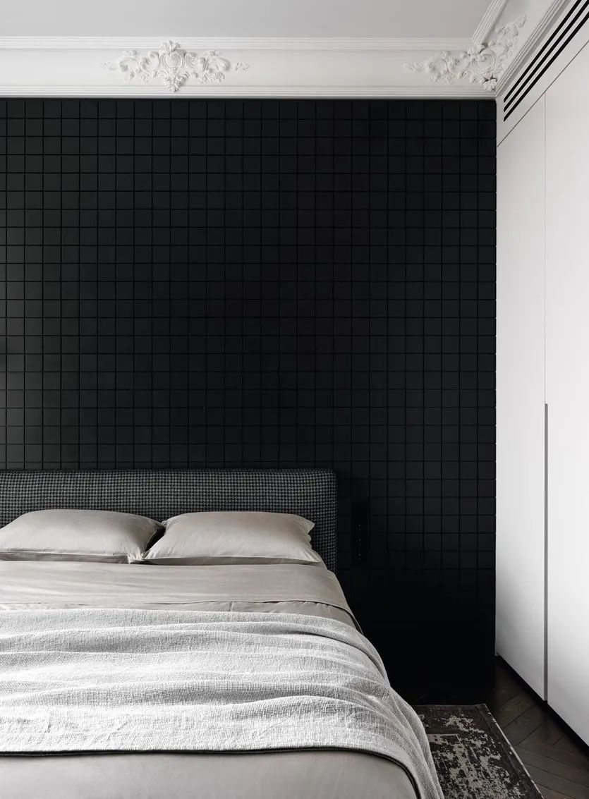 黑奢极简三口之家精致公寓丨Studio Artimitro Interiors-23