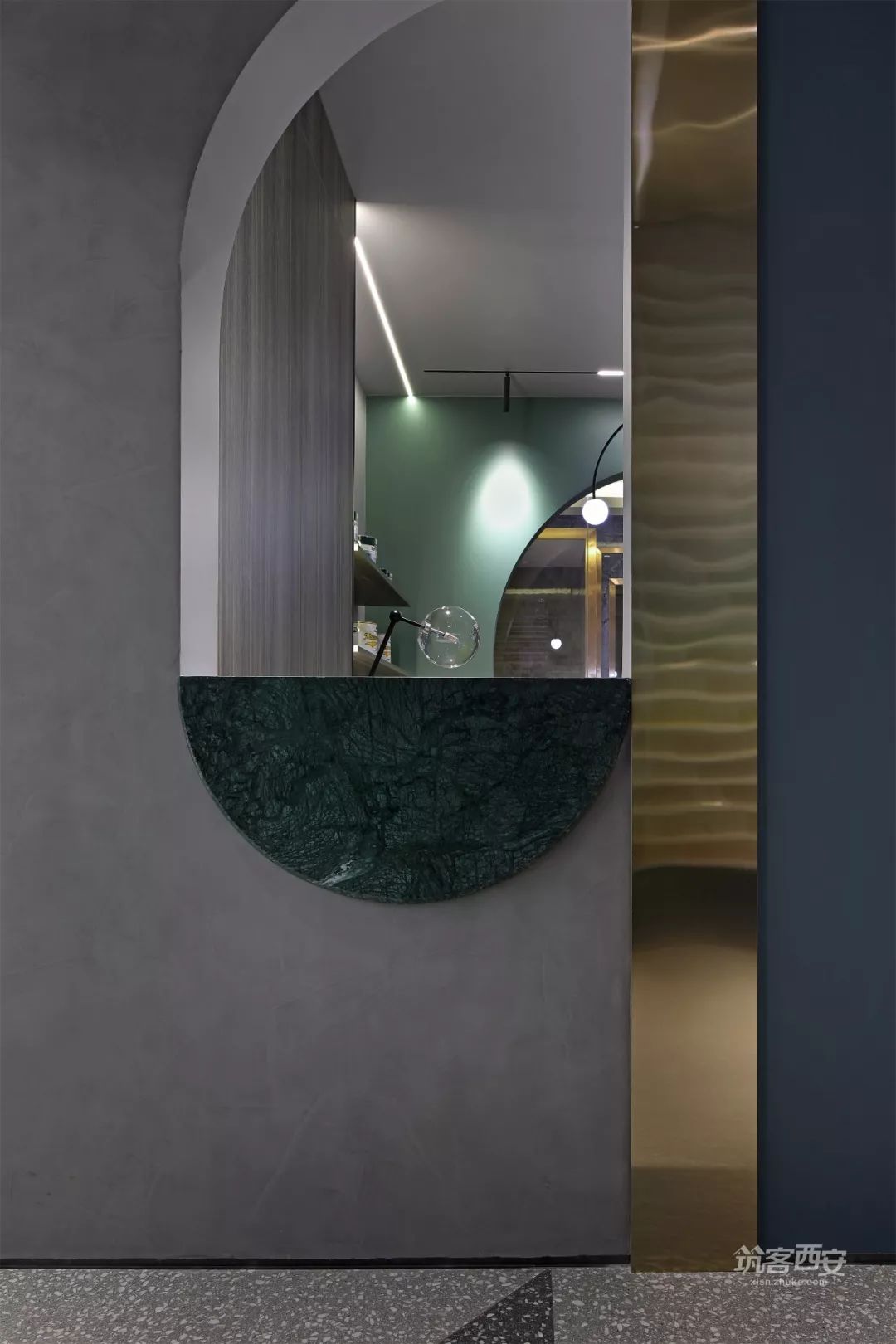 阳光灰蓝的空间 | 张语炜的新作,五彩斑斓的生活气息-16