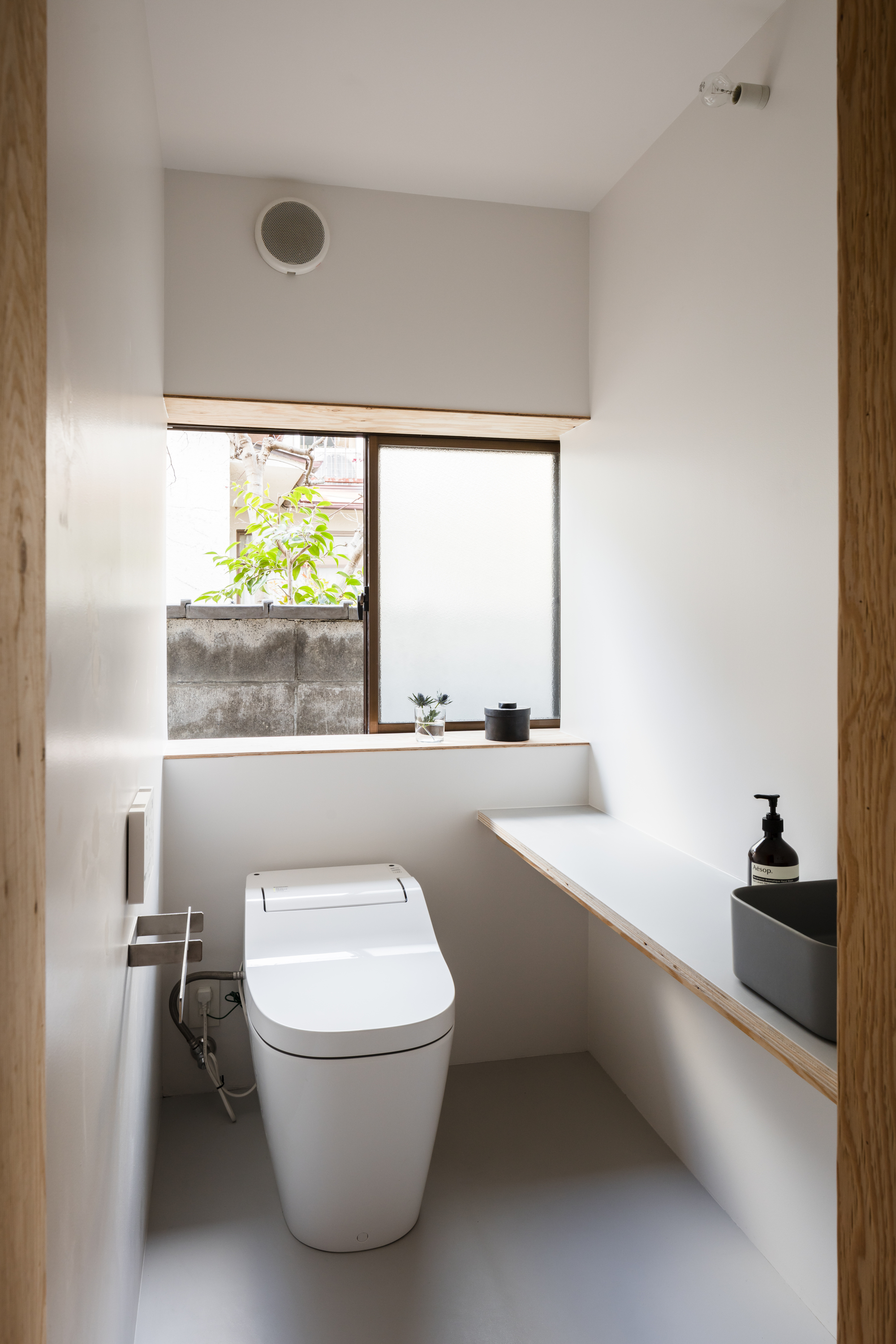 House in Oyamazaki / Shimpei Oda Architect's Office + Atelier Loowe-42