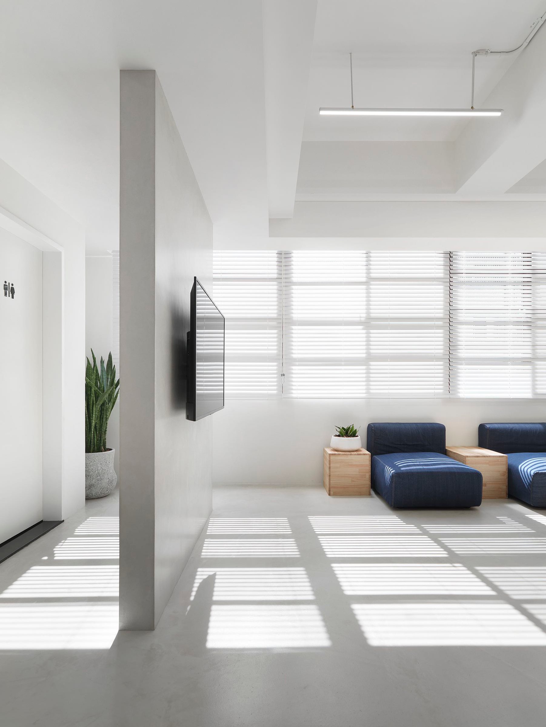 JOLLY DENTAL CARE丨2 Books Design-11