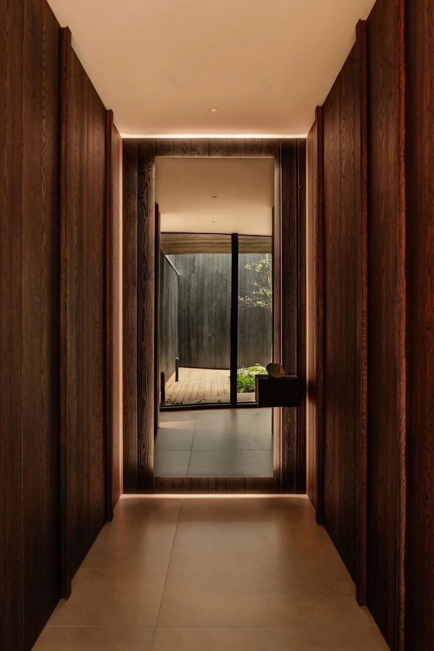 鸸鹋屋(注:EMU是鸸鹋,一种澳大利亚特有的鸟类,若这里的EMU有特殊含义,请提供更多背景信息以确保准确翻译) 丨华沙的工作室81.WAW-36