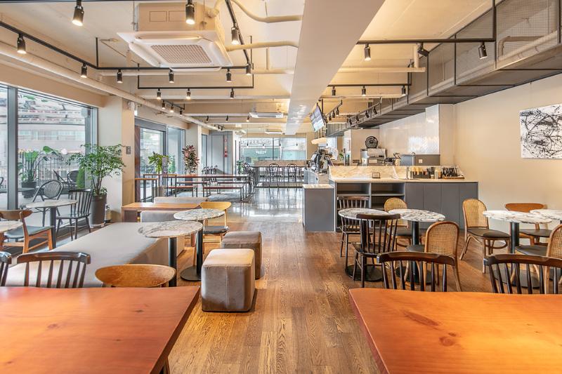 150 平高级定制咖啡厅，展现精致 white wood 魅力-11