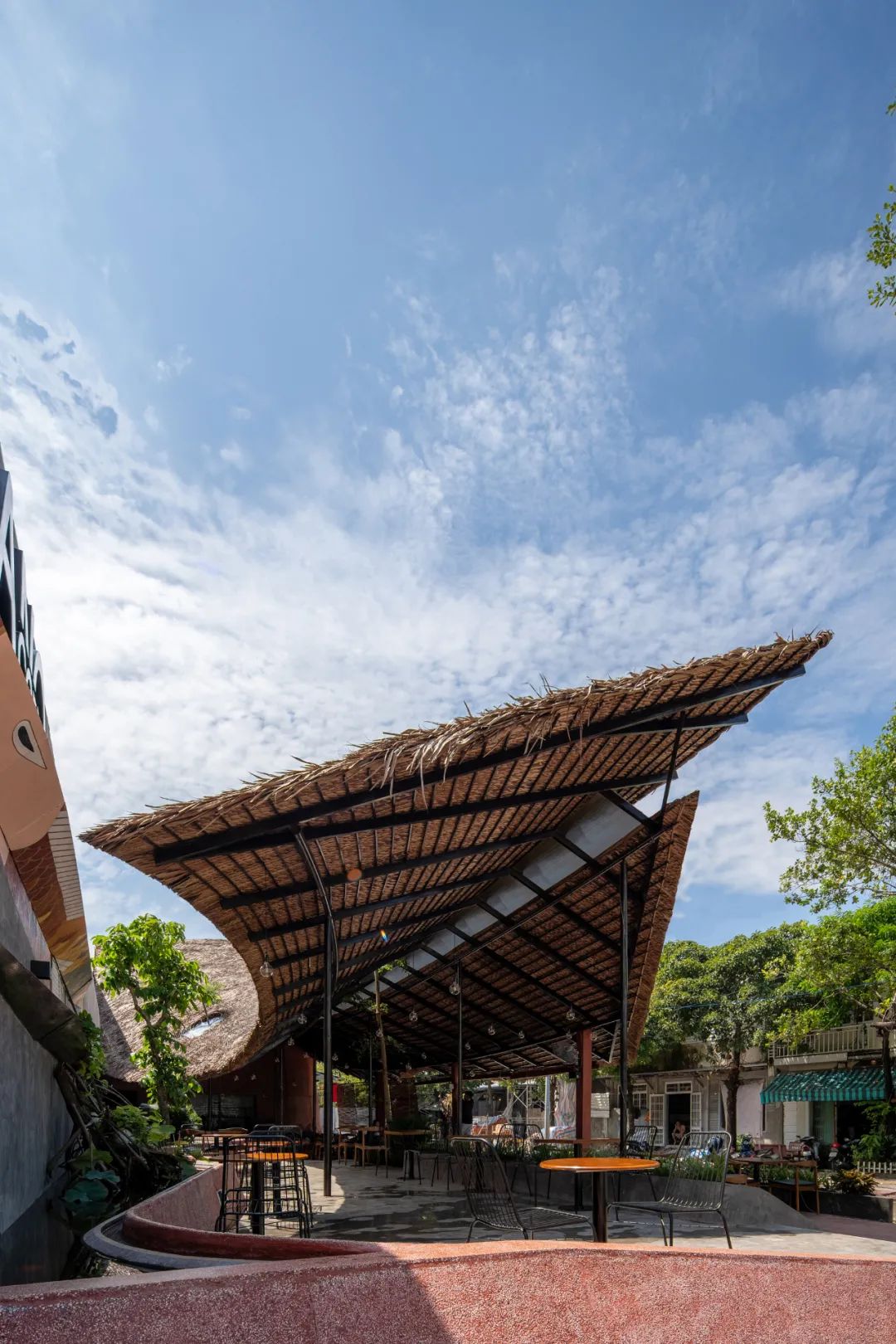 现代茅草建筑 | 传统工艺的当代新生-47